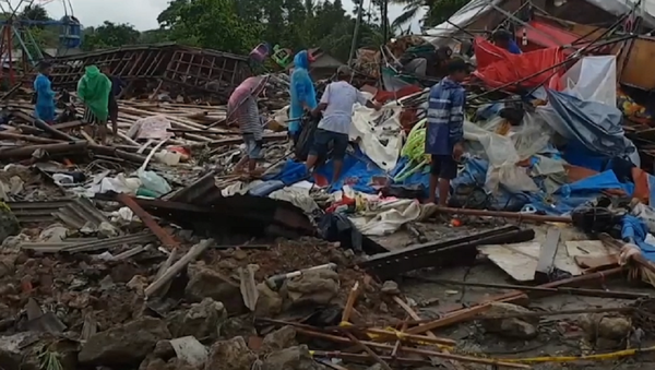 Devastación total en Indonesia tras el paso de un brutal tsunami - Sputnik Mundo