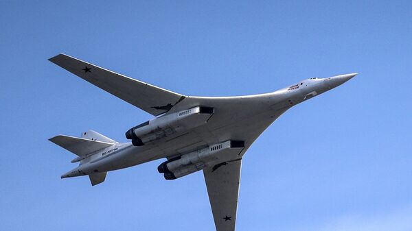Bombardero estratégico ruso Tu-160 (archivo) - Sputnik Mundo