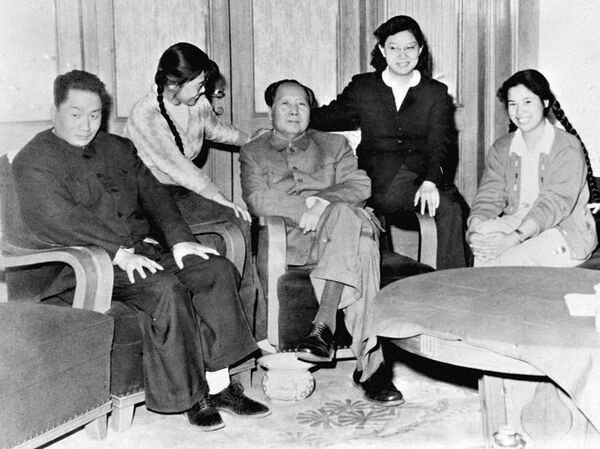 El 125 aniversario del nacimiento de Mao Zedong, en imágenes - Sputnik Mundo