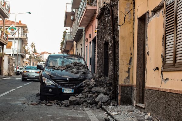 Las consecuencias del devastador terremoto en Italia - Sputnik Mundo
