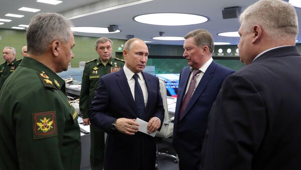 Vladímir Putin, presidente de Rusia, tras observar el lanzamiento del misil Avangard - Sputnik Mundo