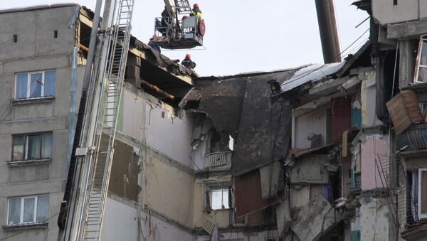 El colapso del edificio en Magnitogorsk, Rusia - Sputnik Mundo