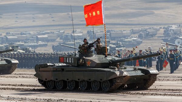 El tanque chino Tipo 99 en un polígono ruso donde se celebran las maniobras Vostok 2018 - Sputnik Mundo