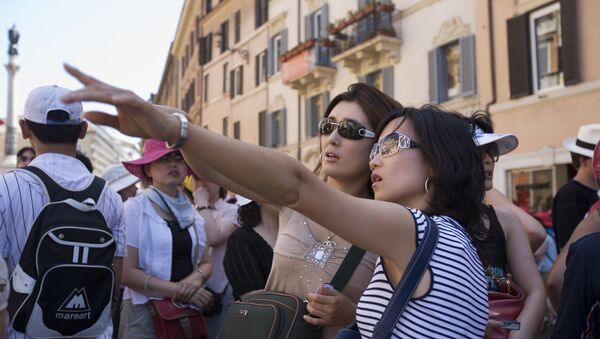 Dos turistas japonesas en Roma - Sputnik Mundo