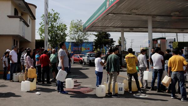Una gasolinera en Morelia (Michoacán) - Sputnik Mundo