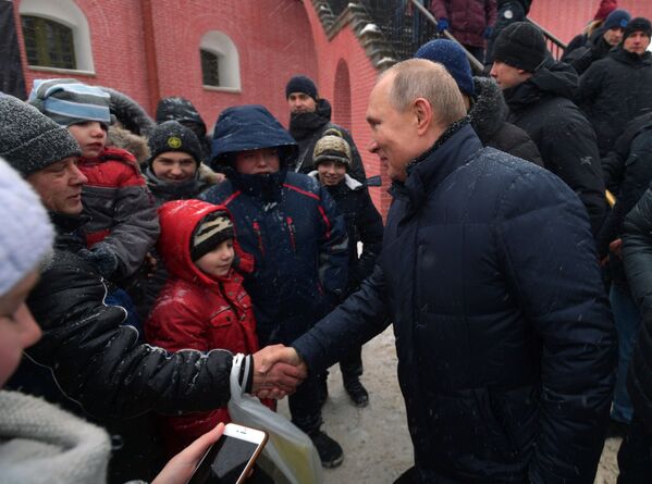 Putin visita San Petersburgo el día de la Navidad ortodoxa - Sputnik Mundo