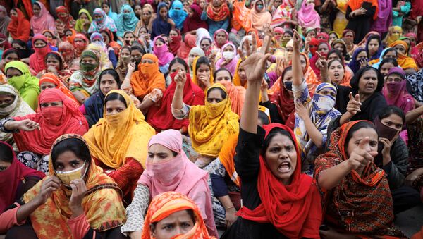 Las protestas de los trabajadores textiles en Bangladés - Sputnik Mundo