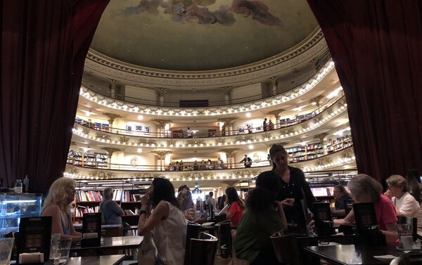 El Ateneo, la librería más linda del mundo. Buenos Aires, Argentina - Sputnik Mundo