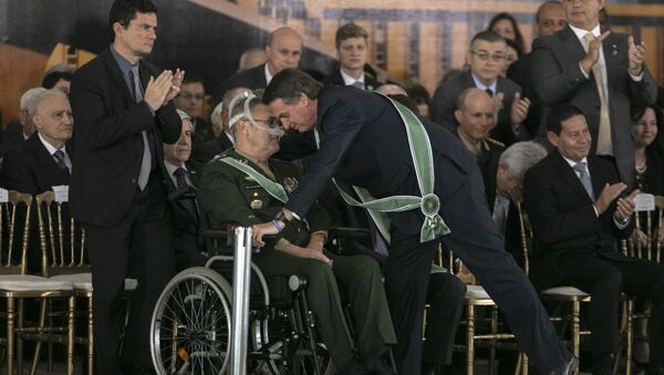 El comandante saliente del Ejército de Brasil, Eduardo Villas Boas, y el presidente de Brasil, Jair Bolsonaro - Sputnik Mundo