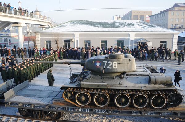 Los legendarios tanques T-34 vuelven a 'casa' - Sputnik Mundo