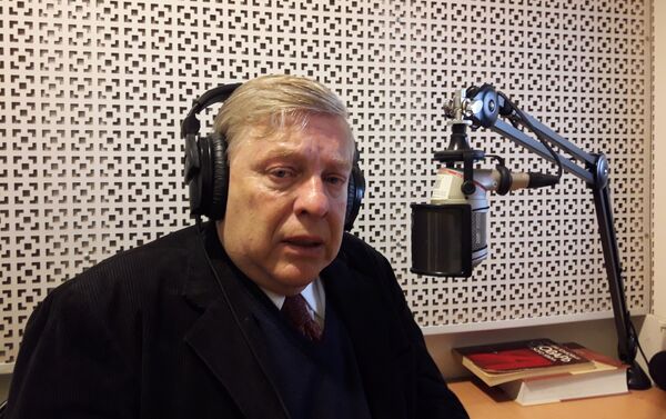 Alberto Hutschenreuter en los estudios de Radio Sputnik_2 - Sputnik Mundo