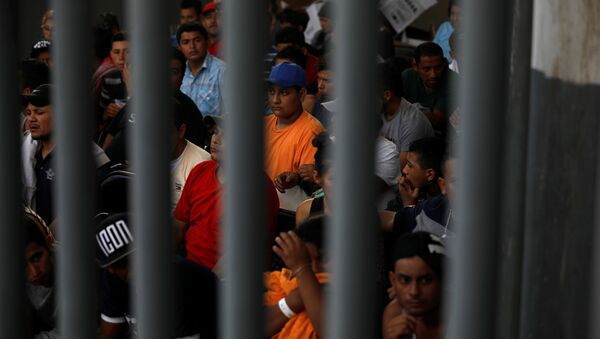 Los migrantes en la frontera entre México y EEUU - Sputnik Mundo