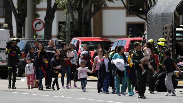 Los policías de Colombia en el lugar del atentado en Bogotá - Sputnik Mundo