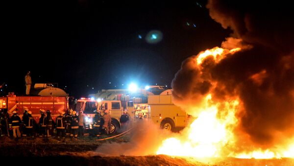 Equipos de bomberos acude al lugar de la explosión del ducto en Tlahuelilpan - Sputnik Mundo