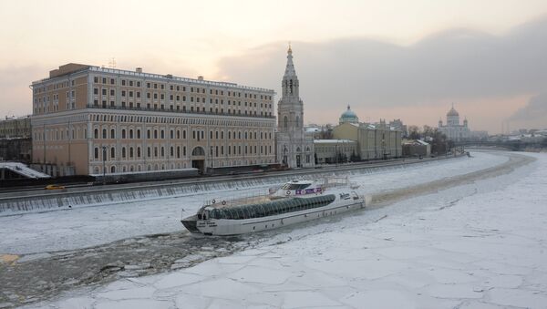 Un barco de recreo de Radisson en el centro de Moscú - Sputnik Mundo
