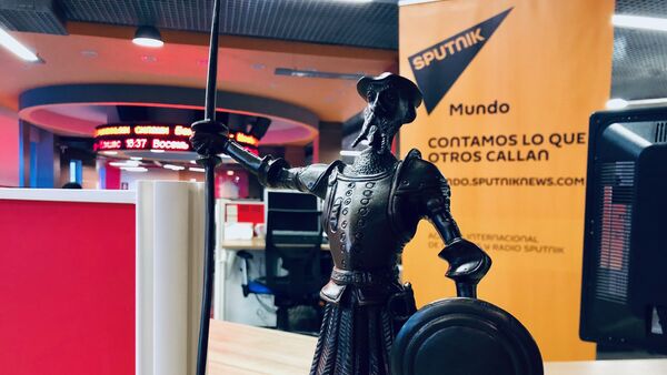 La estatua de Don Quijote, regalo de dos españoles a Putin - Sputnik Mundo