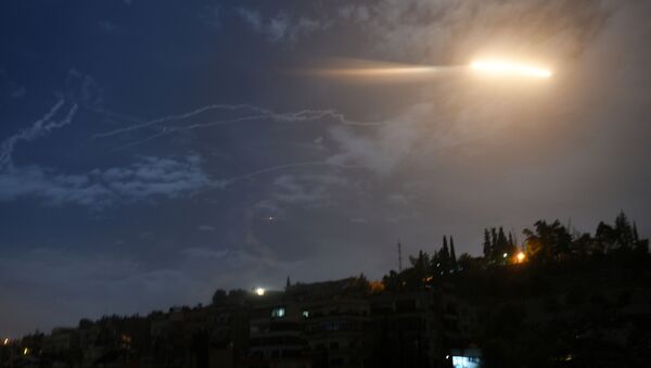 Ataque de misiles contra Damasco, Siria - Sputnik Mundo