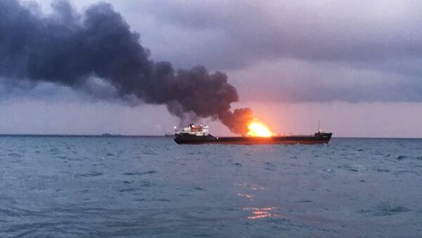 Incendio en un buque tanzano en el estrecho de Kerch - Sputnik Mundo