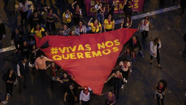 Marcha contra violencia de género en Quito - Sputnik Mundo