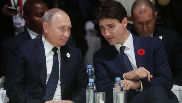El presidente ruso, Vladímir Putin, y su homologo canadiense, Justin Trudeau, en las conmemoraciones del centenario del fin de la Primera Guerra Mundial, en París - Sputnik Mundo