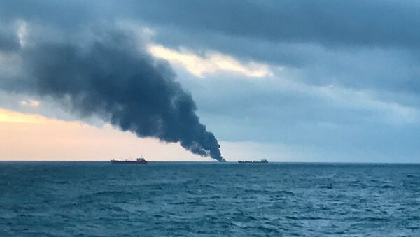 El incendio de buques en el mar Negro - Sputnik Mundo