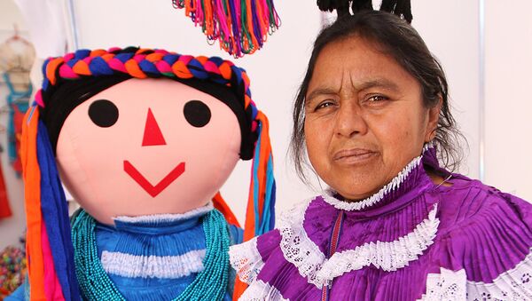 Una mujer indígena en Ciudad de México - Sputnik Mundo