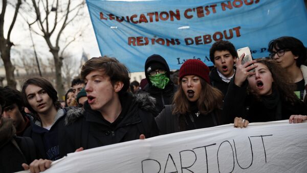 Protestas de estudiantes en París, foto de archivo - Sputnik Mundo