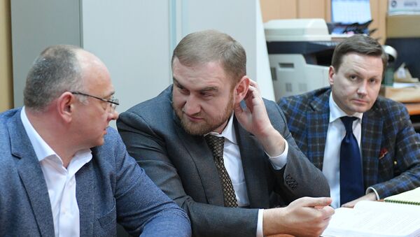 Rauf Arashukov, senador de Karacháyevo-Cherkesia (a la derecha) - Sputnik Mundo