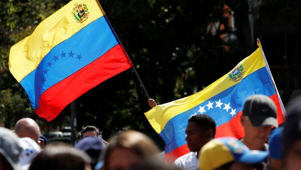 Las banderas de Venezuela en las protestas - Sputnik Mundo