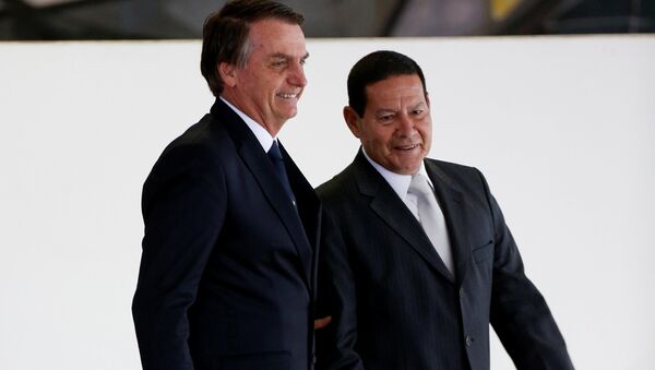 El presidente de brasil, Jair Bolsonaro, y el vicepresidente del país, Hamilton Mourao - Sputnik Mundo