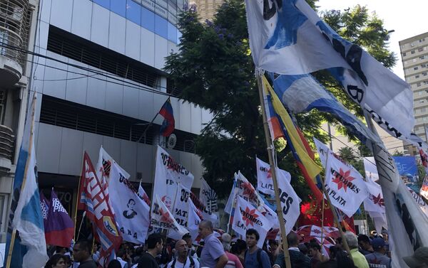 Vigilia antiimperialista frente a la Embajada venezolana en Buenos Aires en apoyo al Gobierno de Maduro - Sputnik Mundo