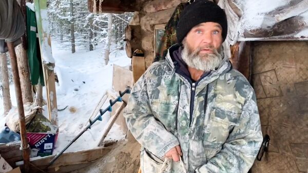 Así vive este ermitaño ruso en la taiga siberiana - Sputnik Mundo