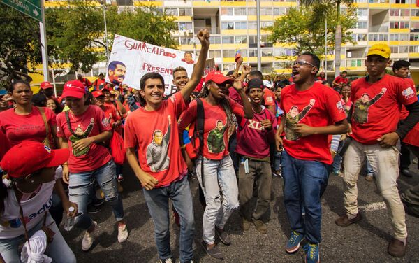 Las dos caras de Caracas: las manifestaciones con los partidarios de Maduro y Guaidó - Sputnik Mundo