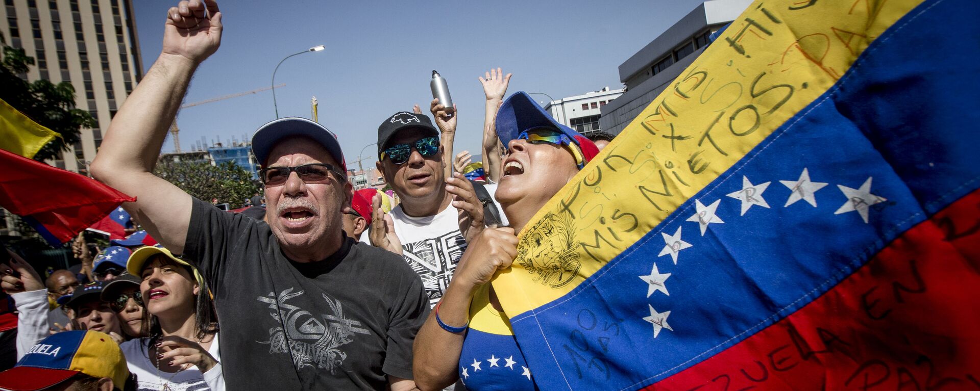 Las dos caras de Caracas: las manifestaciones con los partidarios de Maduro y Guaidó - Sputnik Mundo, 1920, 17.05.2022