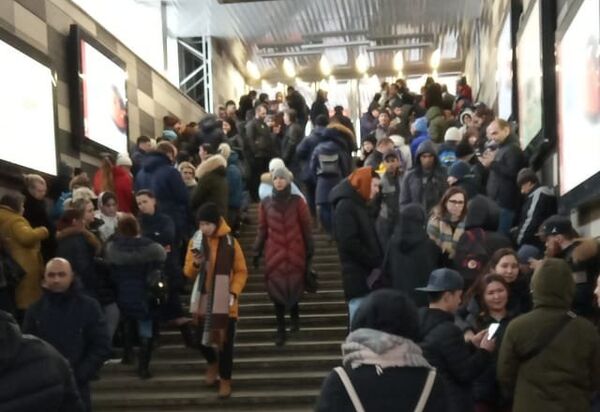 Evacuación de uno de los centros comerciales de Moscú - Sputnik Mundo