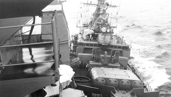 Colisión del crucero estadounidense Yorktown y el buque soviético Bezzavetni - Sputnik Mundo