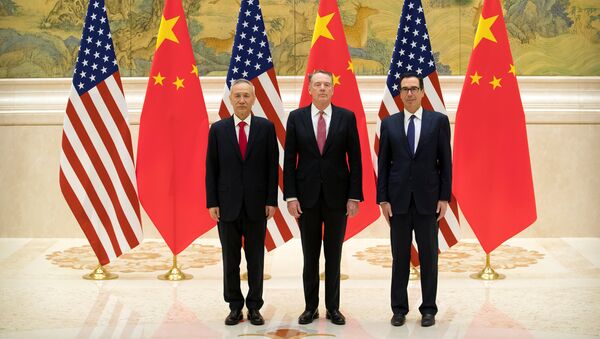 El vice primer ministro chino Liu He, el representante comercial de EEUU, Robert Lighthizer, y el secretario del Tesoro estadounidense, Steven Mnuchin - Sputnik Mundo
