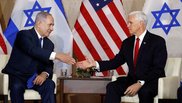 El primer ministro de Israel, Benjamin Netanyahu, y el vicepresidente de EEUU, Mike Pence - Sputnik Mundo