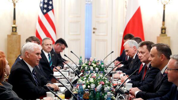 Delegaciones de EEUU y Polonia durante la conferencia sobre Oriente Próximo en Varsovia - Sputnik Mundo