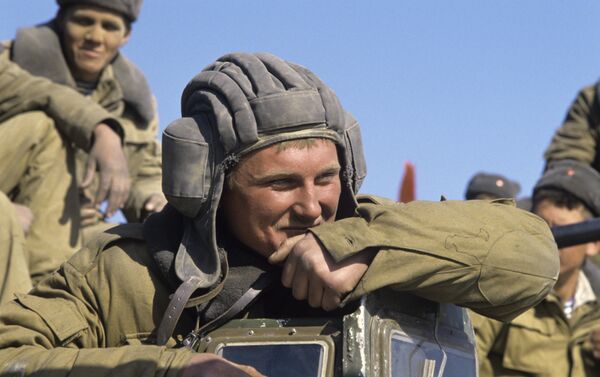 Los soldados soviéticos regresan de Afganistán - Sputnik Mundo