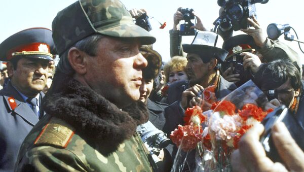 El coronel general Borís Grómov tras la retirada de las tropas de Afganistán - Sputnik Mundo