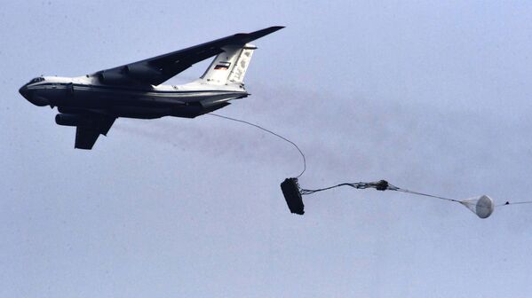 Paracaidistas rusos ponen a prueba sus pericias durante unos ejercicios tácticos - Sputnik Mundo