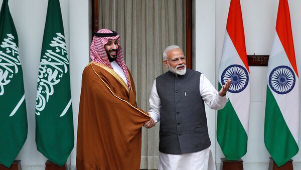 El príncipe heredero de Arabia Saudí, Mohamed bin Salman, y el primer ministro de la India, Narendra Modi - Sputnik Mundo