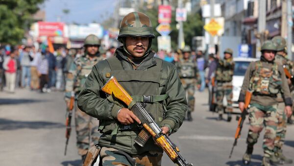 Un soldado indio en Cachemira - Sputnik Mundo