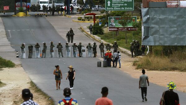 Militares bloquean la frontera entre Venezuela y Brasil en Pacaraima - Sputnik Mundo