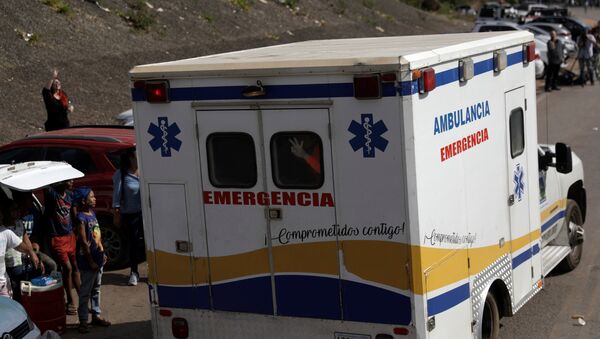 Ambulancia en la frontera entre Brasil y Venezuela - Sputnik Mundo