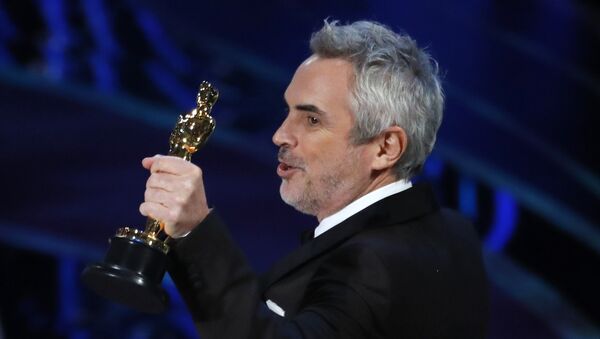 Alfonso Cuarón recibe el Oscar - Sputnik Mundo