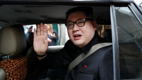 Howard X, imitador del líder norcoreano Kim Jong-un - Sputnik Mundo