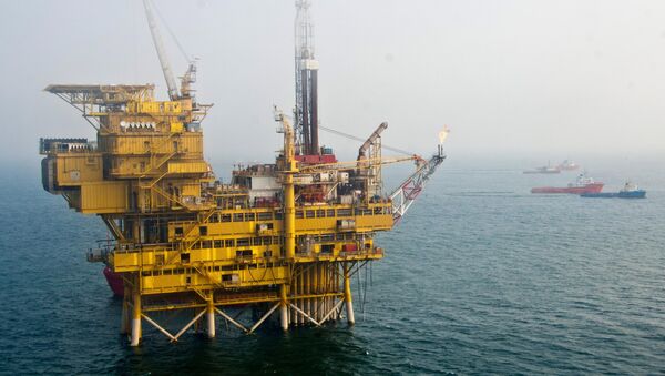 Una plataforma petrolífera en la bahía de Bohai - Sputnik Mundo