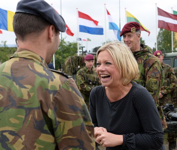 Fuerzas Armadas con un toque femenino: las ministras de Defensa más famosas del mundo - Sputnik Mundo